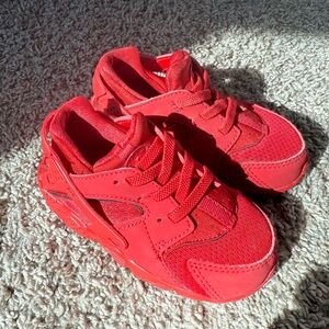 Nike Huarache Run Red
Boys' Toddler
Nike Vibrant Red Athletic Shoes